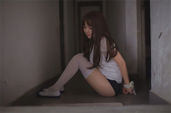 【西檬之家】字母圈新人如何理解与建立健康的女王角色关系
在BDSM的Dom/sub动态中,女王不仅是主导者,更需遵循SSC原则。本文教你通过协商设定边界、使用安全词,以责任和呵护建立信任,避免入坑风险。 一
